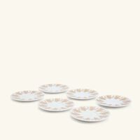 طقم تمرة بالتعاون مع رزان العزوني المؤلف من 6 فناجين للشاي مع صحونها باللون الذهبي صلصال طقم تمرة بالتعاون مع رزان العزوني المؤلف من 6 فناجين للشاي مع صحونها باللون الذهبي