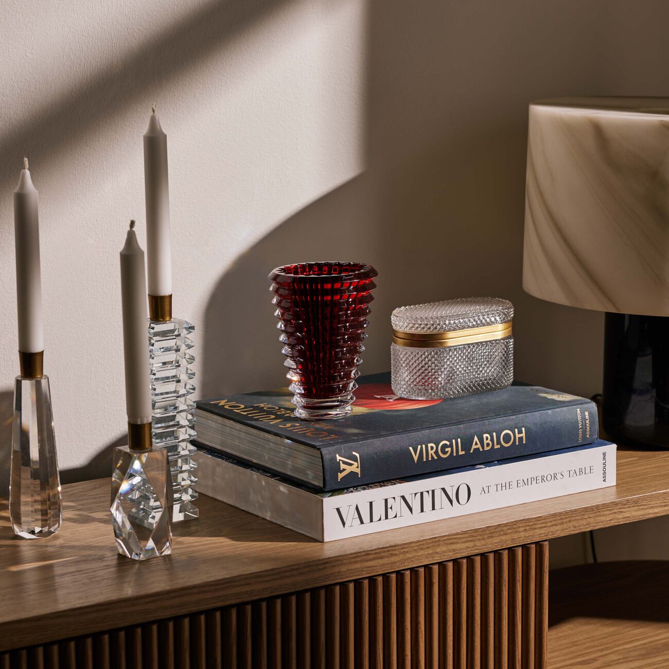 مزهرية آي دائرية صغيرة حمراء باكارا مزهرية آي دائرية صغيرة حمراء