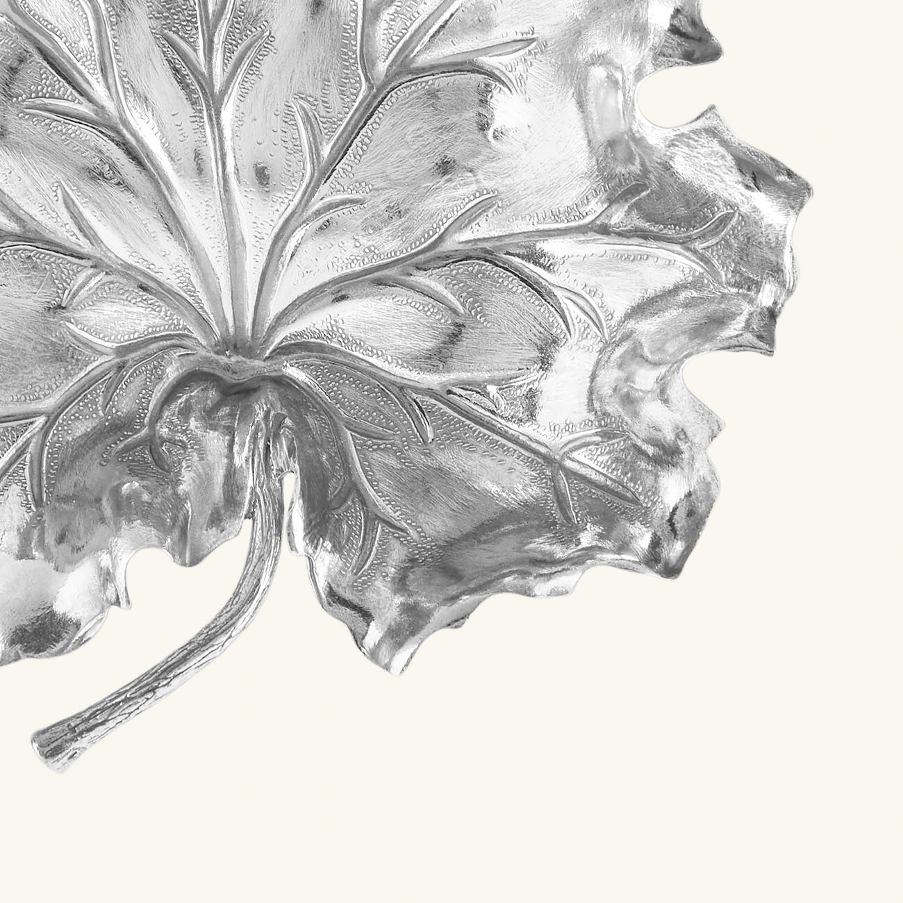 بوتشيلاتي وعاء على شكل ورقة إبرة الراعي فضي بحجم صغير