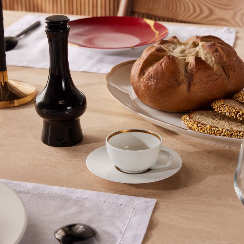 فنجان القهوة كرونوس أور مع صحنه أبيض large