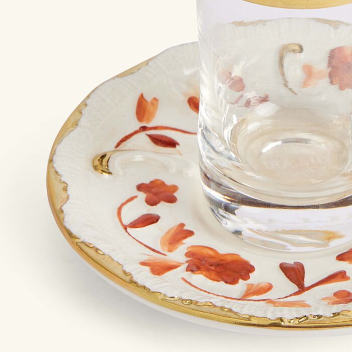 فيلاري فنجان شاي عربي تاورمينا مع صحنه باللون الأحمر