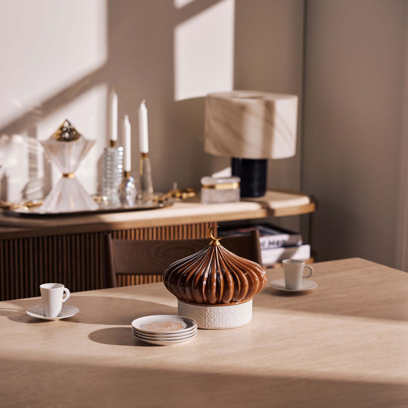 lladro majestic nights box with 4 plates brown