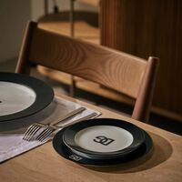 دولتشي أند غابانا كازا طقم دولتشي آند غابانا لوغو المؤلف من طبقين للخبز في تصميم دائري 19 سم