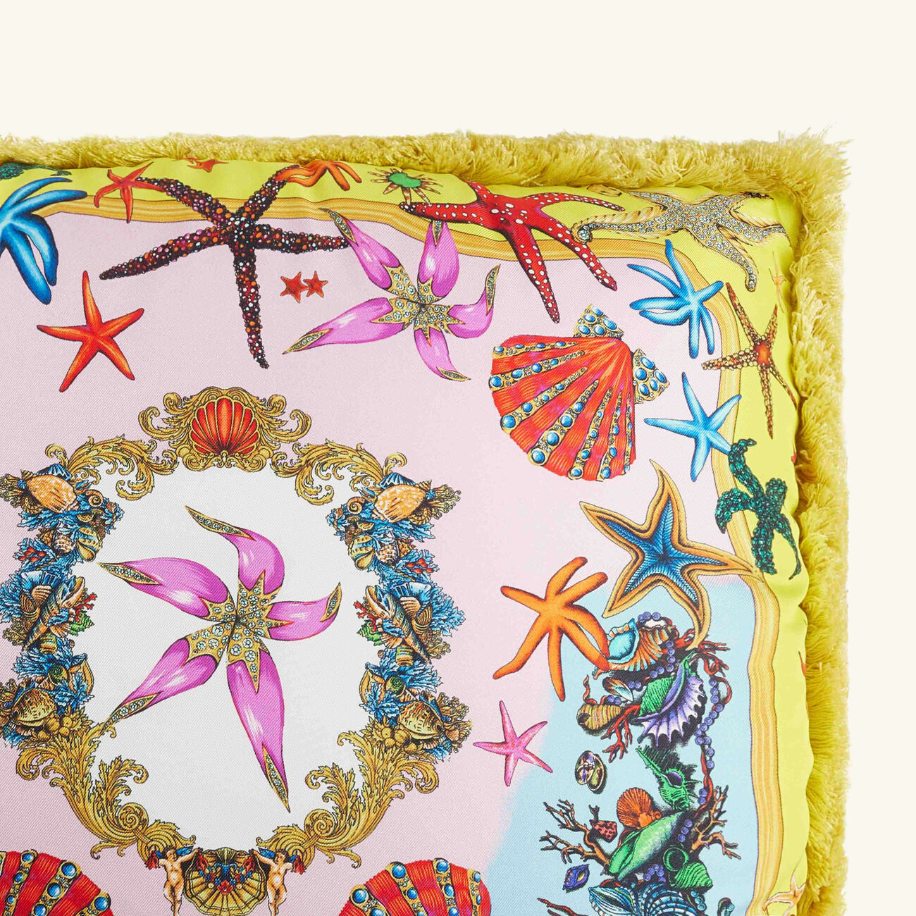 فيرساتشي وسادة تريزور دو لا مير