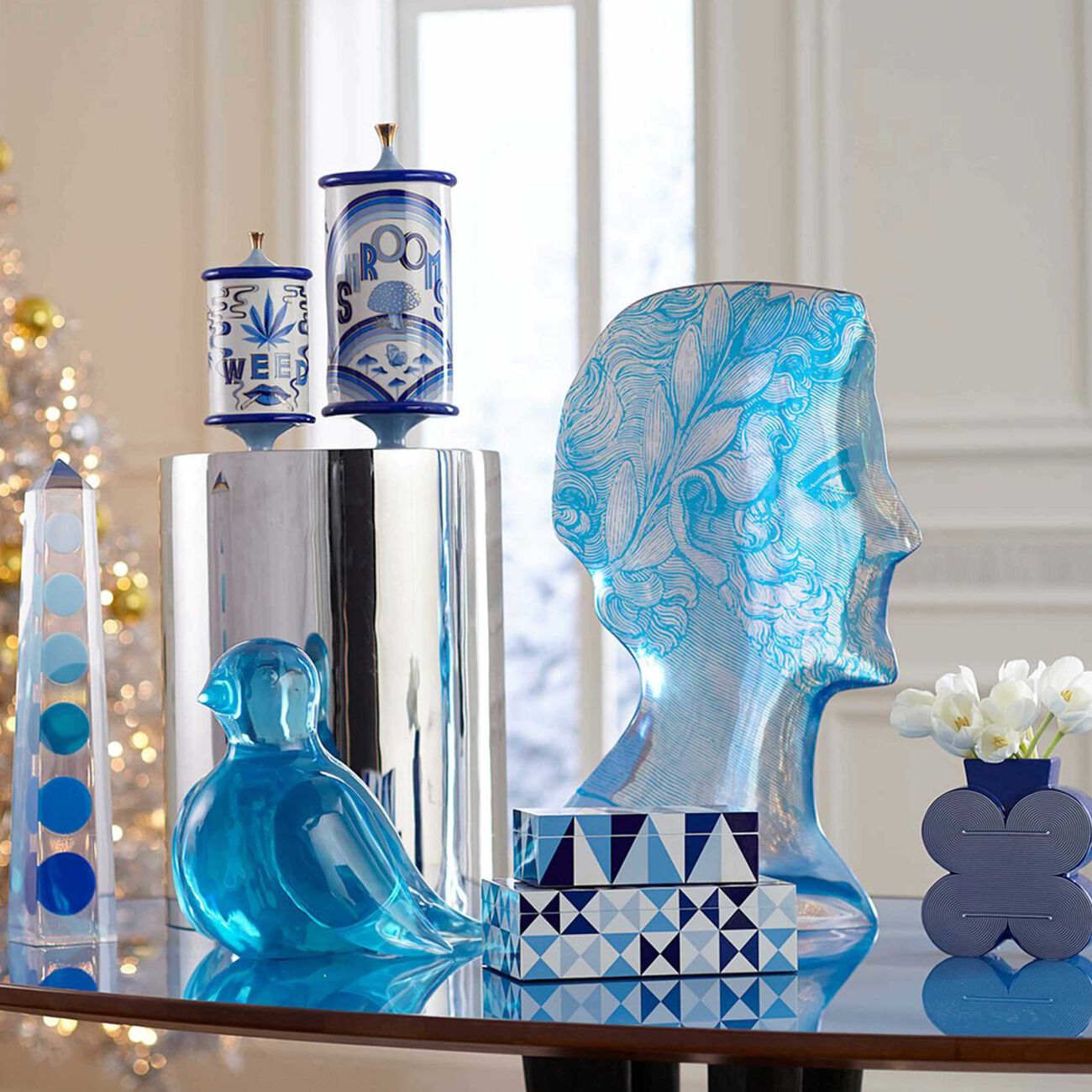 منحوتة جراند تور على شكل تمثال نصفي كبيرة جدًا زرقاء جوناثان أدلر منحوتة جراند تور على شكل تمثال نصفي كبيرة جدًا زرقاء