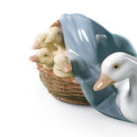 منحوتة على شكل بطّة وفراخها منحوتة على شكل بطّة وفراخها, small