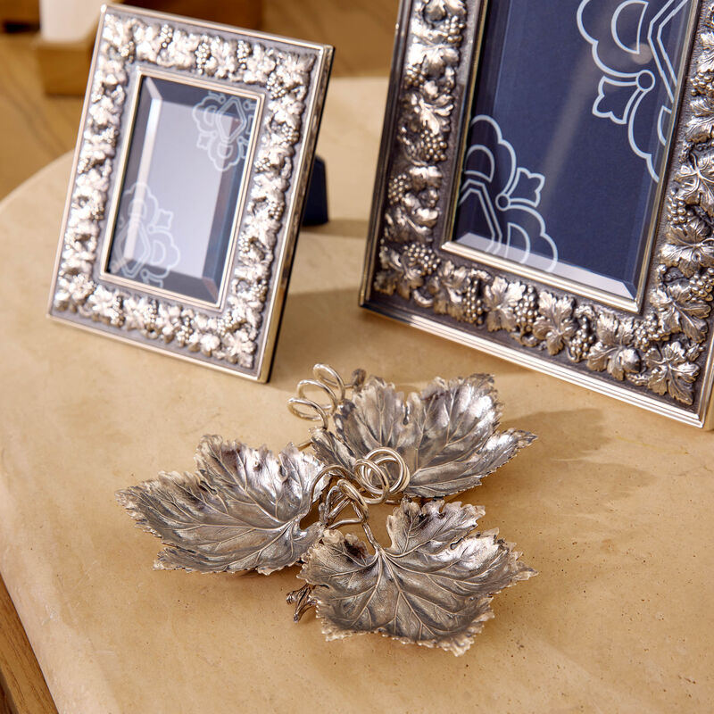 بوتشيلاتي قطعة ديكور على شكل ثلاث أوراق عنب بحجم صغير