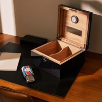 إيلي بلو صندوق حفظ السيجار نيو ميدال باللون الأسود  إصدار محدود