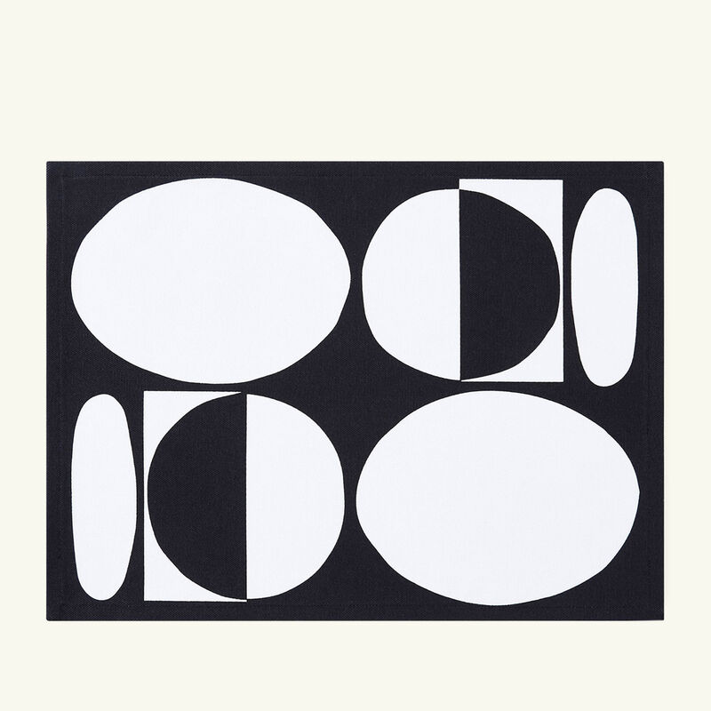 طقم مفارش الأطباق فالاوريس مؤلف من 4 مفارش باللون الأسود جوناثان أدلر طقم مفارش الأطباق فالاوريس مؤلف من 4 مفارش باللون الأسود