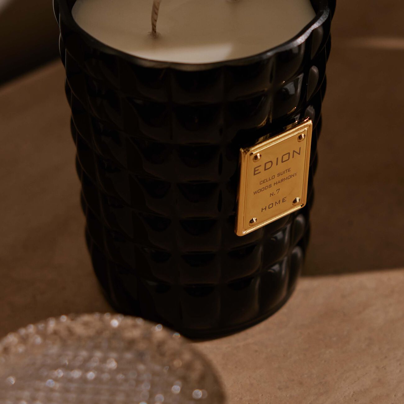 إديون الشمعة العطرية تشيلو سويت نمبر 7 وود هارموني نيرو   300 غ