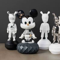 lladro the guest by henn kim figurine small white