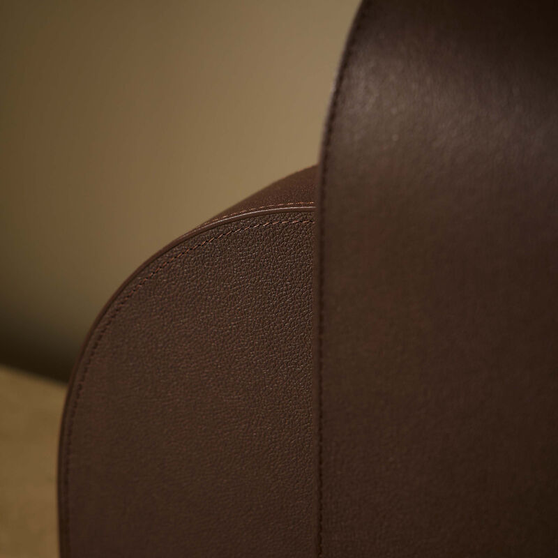 آسولين مسند كتب بني تكعيبي التصميم   لإسناد الكتب من اليسار