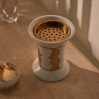 طقم مؤلف من مبخرة تمرة بالتعاون مع رزان العزوني وعلبة للحلى والمجوهرات صلصال طقم مؤلف من مبخرة تمرة بالتعاون مع رزان العزوني وعلبة للحلى والمجوهرات