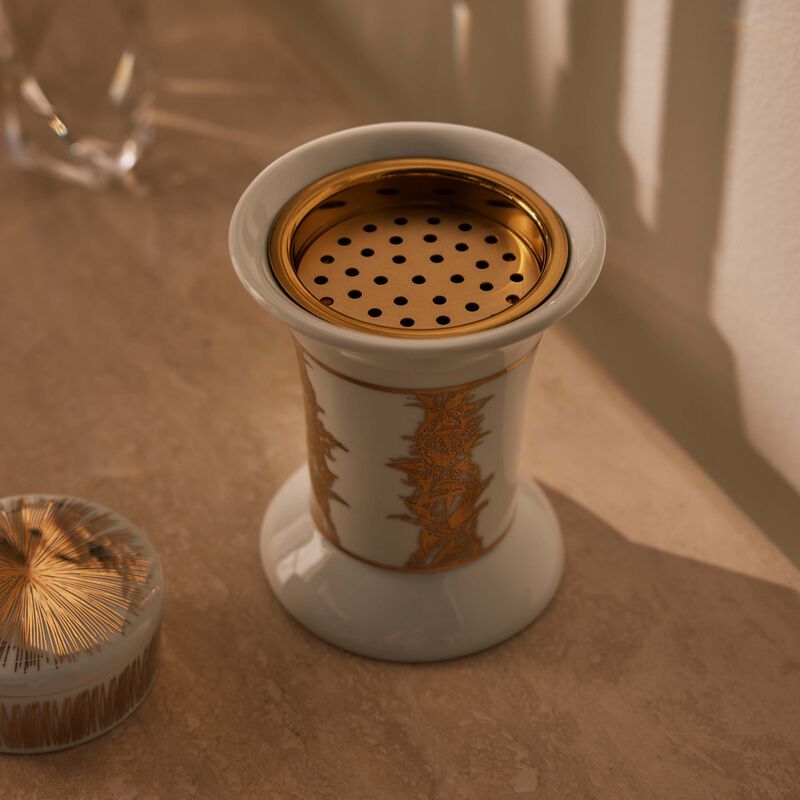 طقم مؤلف من مبخرة تمرة بالتعاون مع رزان العزوني وعلبة للحلى والمجوهرات صلصال طقم مؤلف من مبخرة تمرة بالتعاون مع رزان العزوني وعلبة للحلى والمجوهرات