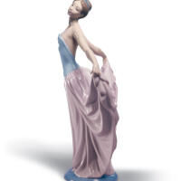 تمثال امرأة راقصة, small