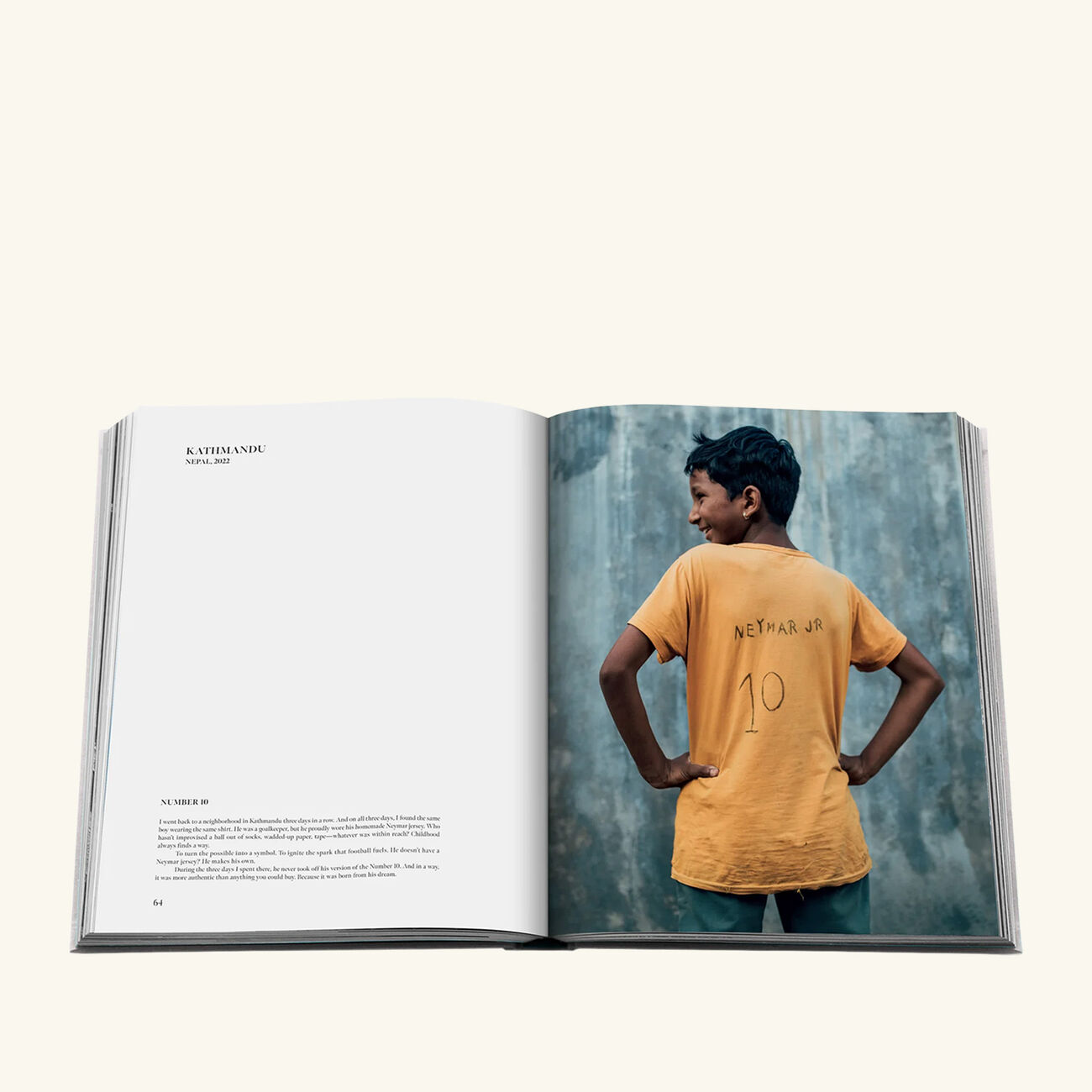 كتاب فوتبول روتس ذا سبيريت أوف ذا غيم - 33 × 25 سم آسولين كتاب فوتبول روتس ذا سبيريت أوف ذا غيم 33 25 سم