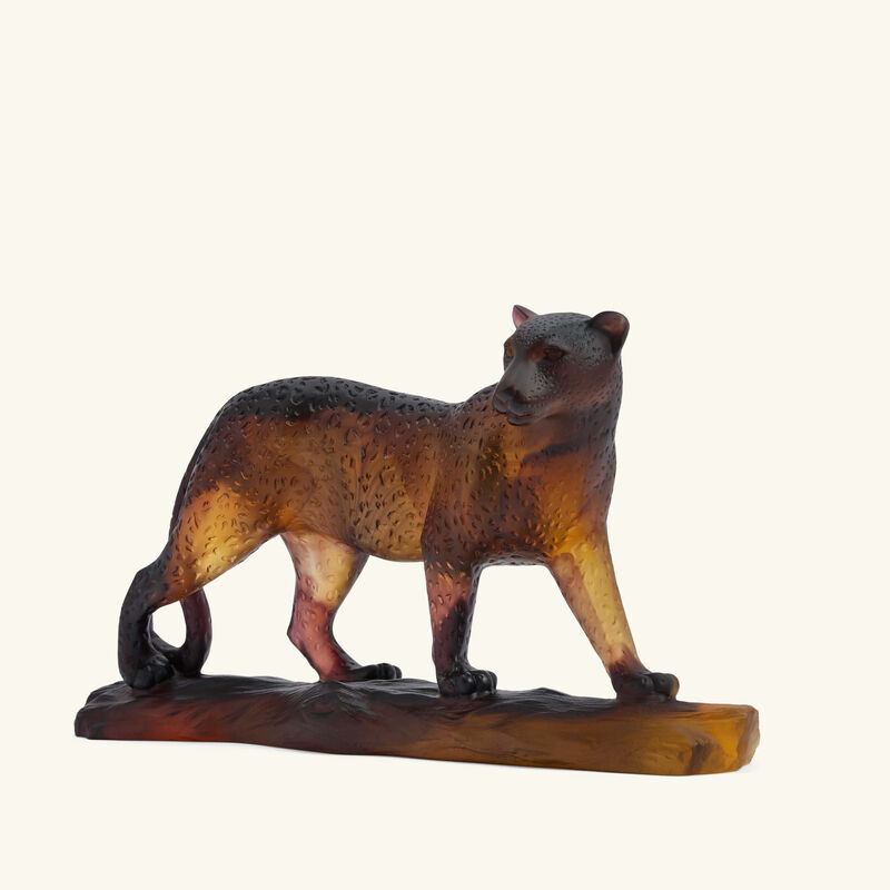 دوم منحوتة ليوبارد صغيرة بنية