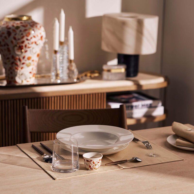 مفرش مائدة بنقشة شمس بيج كاترين دينوال مفرش مائدة بنقشة شمس بيج