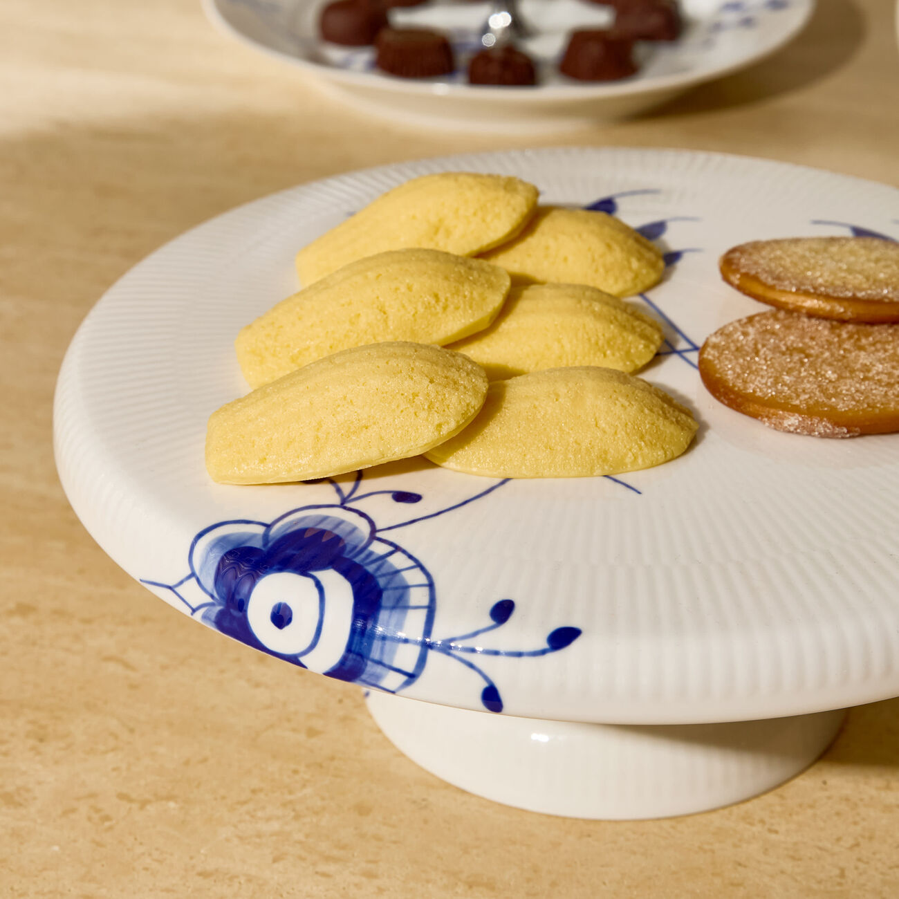 رويال كوبنهاغن حامل الكعك بلو فلوتد ميغا باللون الأبيض