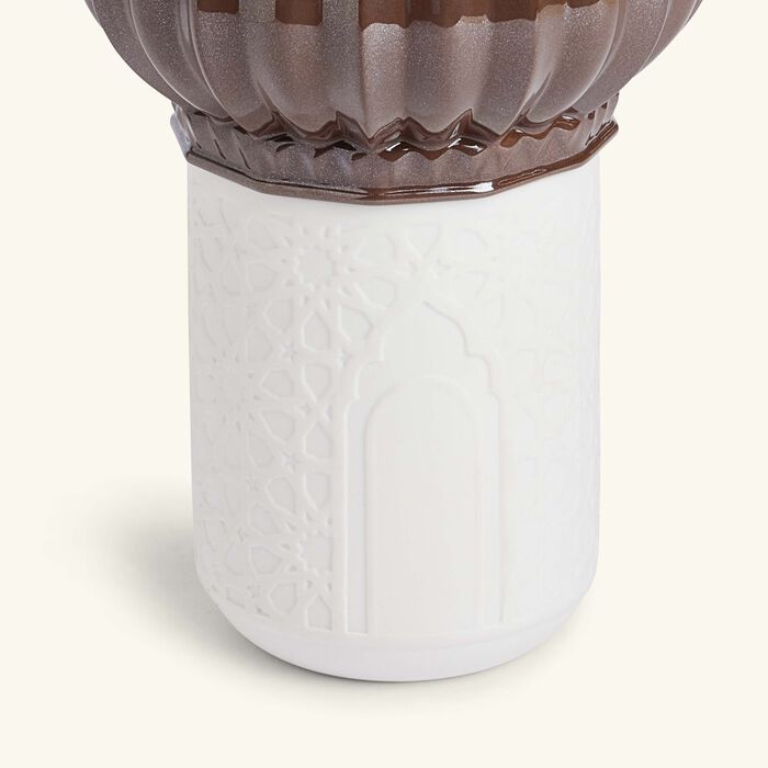 لادرو شمعة ماجستيك نايتس باللون البني