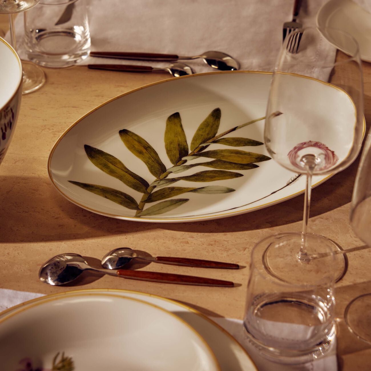 برناردو طبق الضيافة جاردان إنديان بيضاوي أبيض 38 سم
