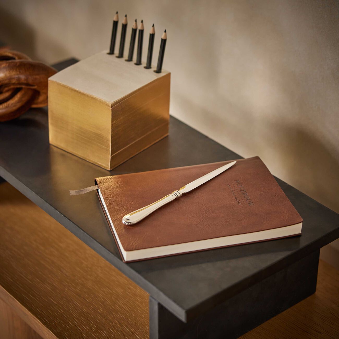 أداة فتح الرسائل آلبي باللون الفضي كريستوفل أداة فتح الرسائل آلبي باللون الفضي